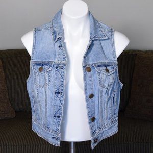 American Eagle Light Blue Denim Vest - Size M